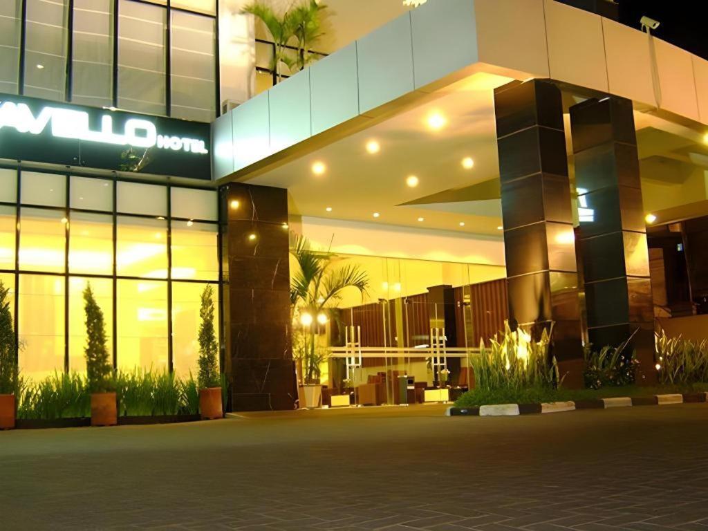 Travello Hotel Manado Bagian luar foto