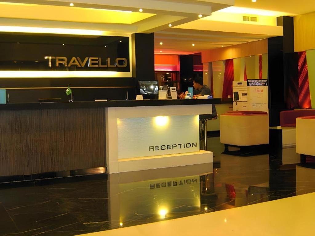 Travello Hotel Manado Bagian luar foto