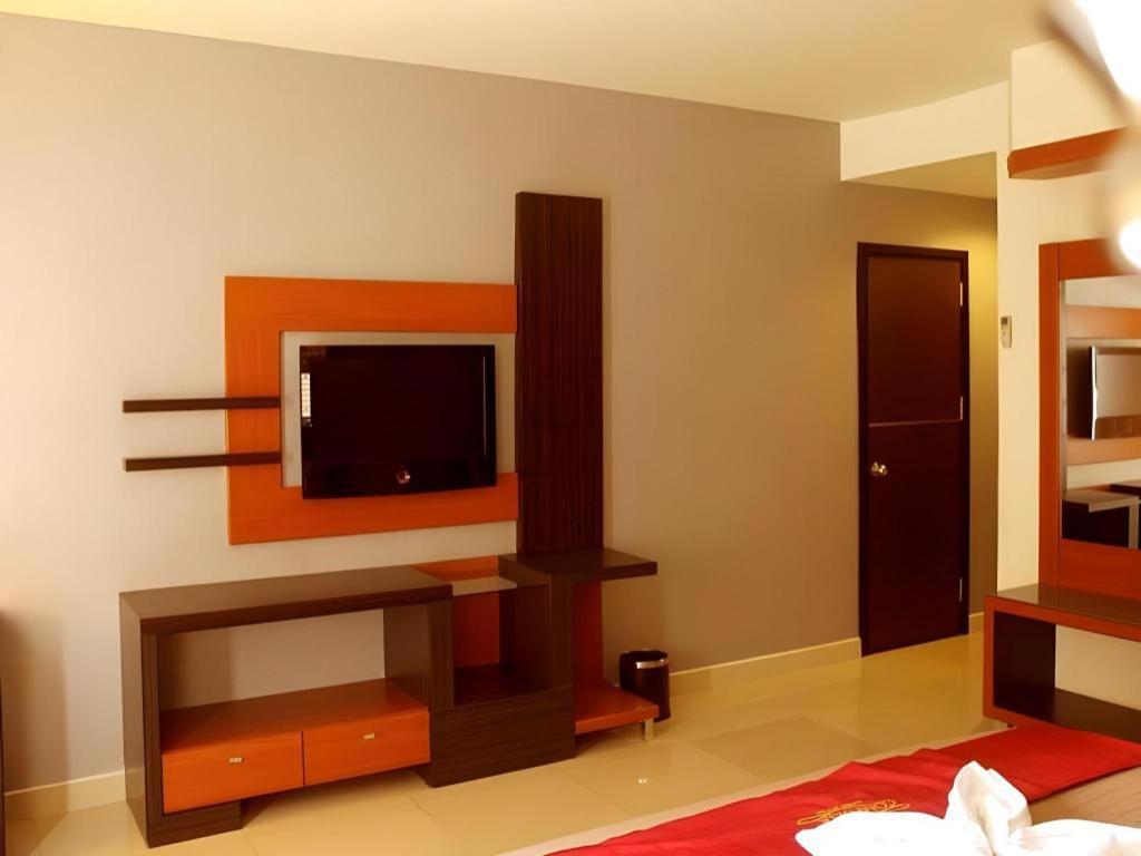 Travello Hotel Manado Bagian luar foto
