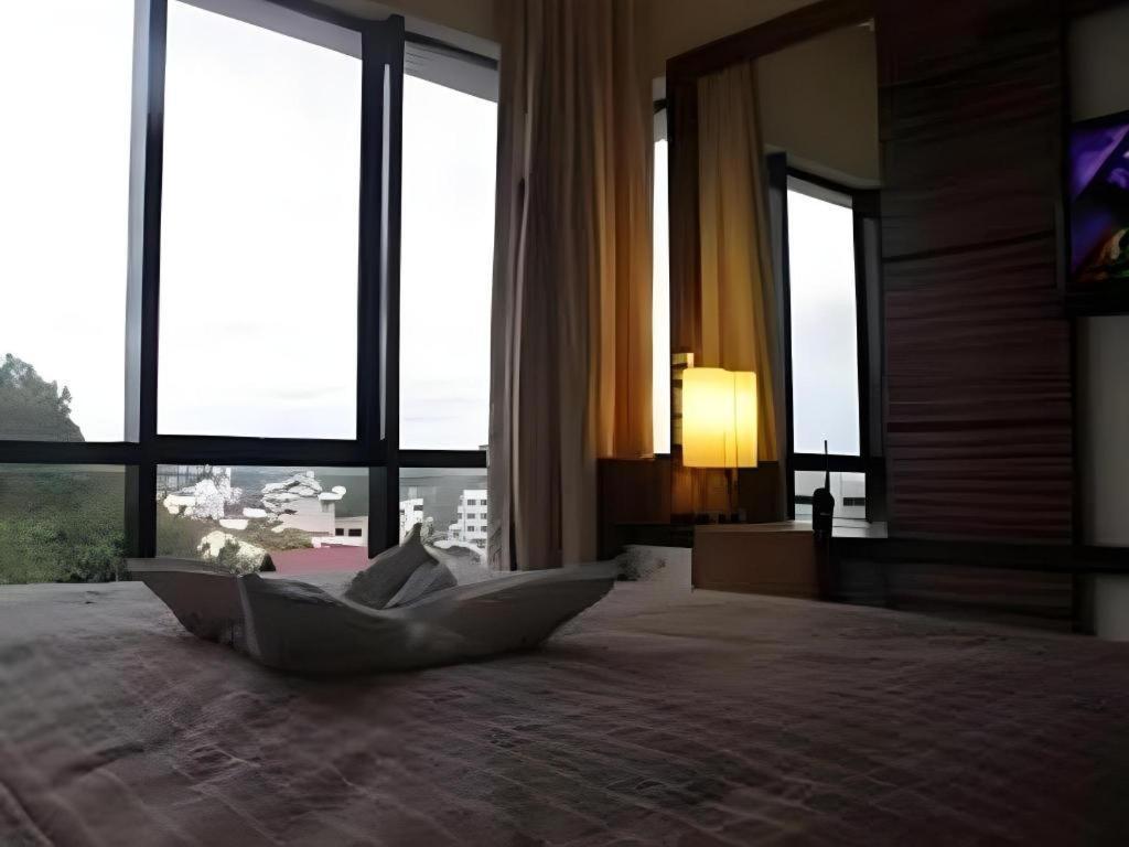 Travello Hotel Manado Bagian luar foto