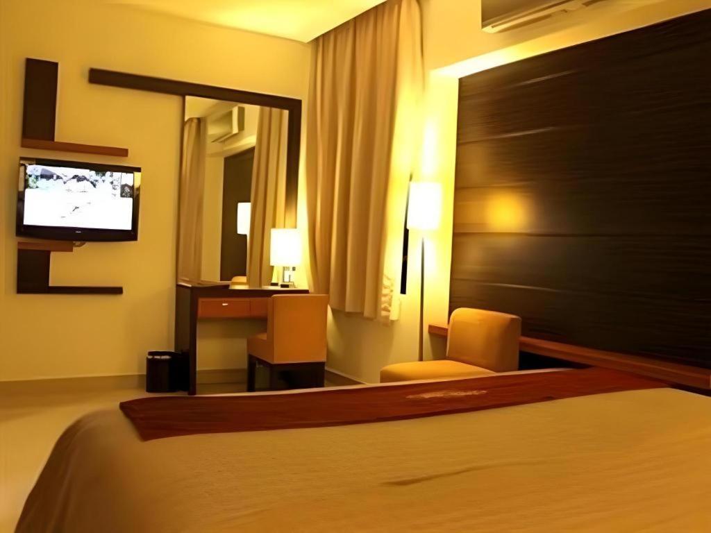 Travello Hotel Manado Bagian luar foto