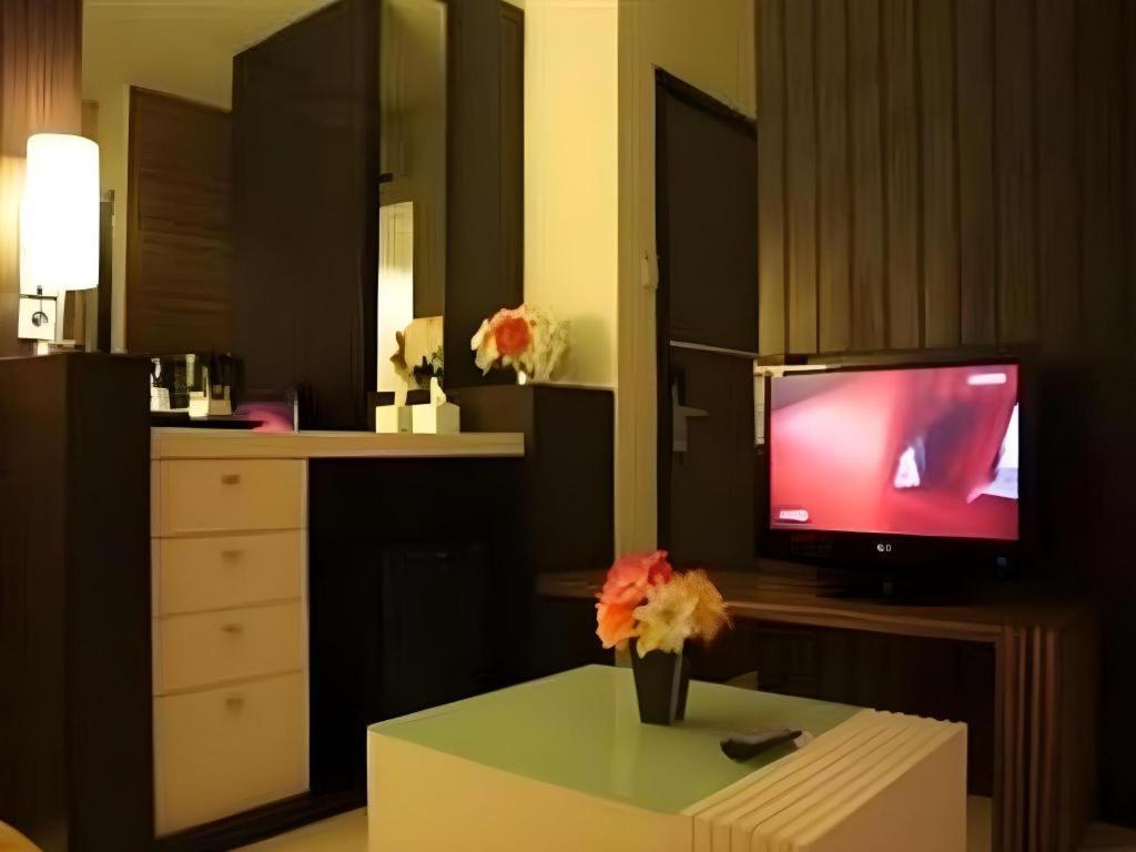 Travello Hotel Manado Bagian luar foto