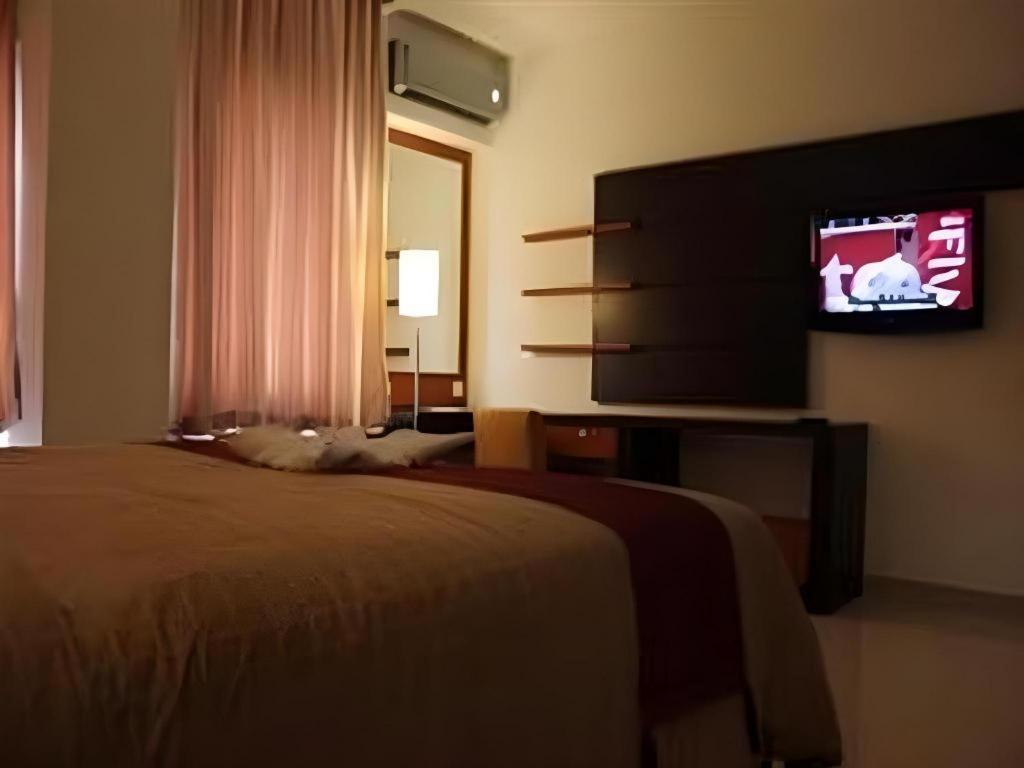 Travello Hotel Manado Bagian luar foto