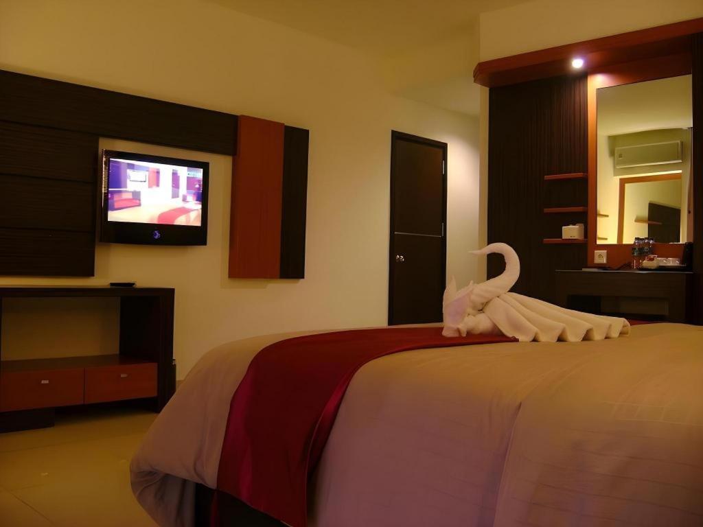 Travello Hotel Manado Bagian luar foto