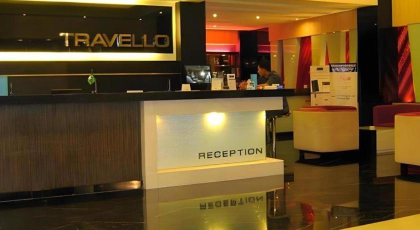 Travello Hotel Manado Bagian luar foto