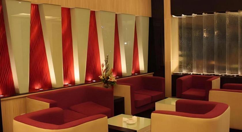 Travello Hotel Manado Bagian luar foto
