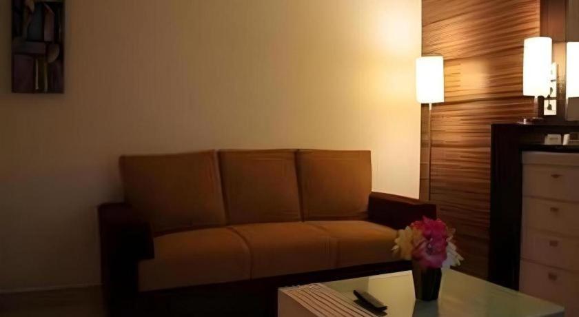 Travello Hotel Manado Bagian luar foto